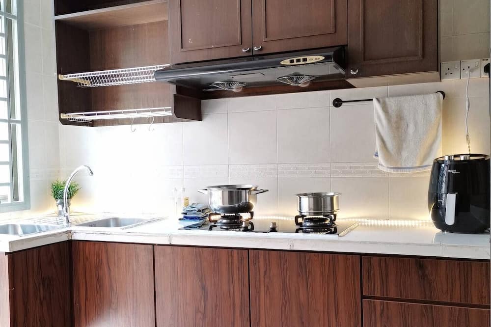 Photo of Kitchen in Taman Mount Austin