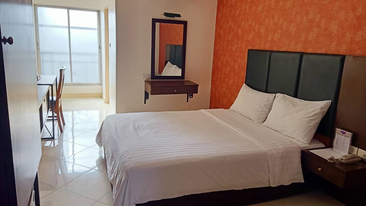 Photo of Bedroom in Khanna Yao