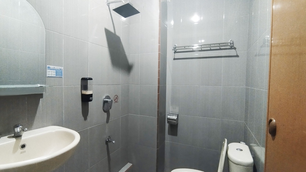 Photo of Bathroom in Metro