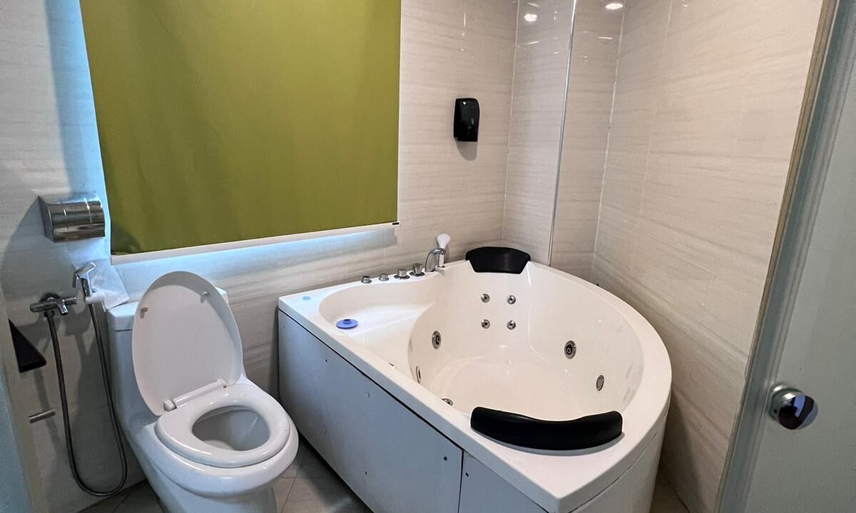 Photo of Bathroom in Central District
