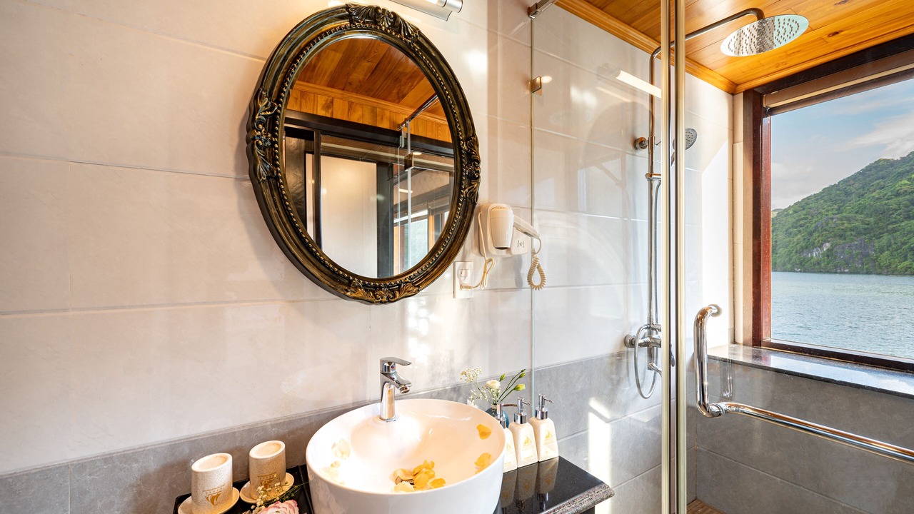 Photo of Bathroom in Ha Long