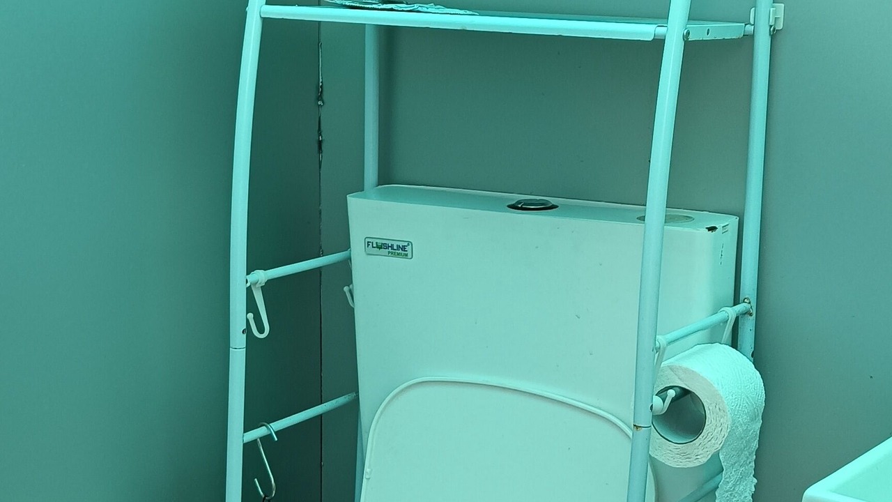 Photo of Bathroom in Marine Lines
