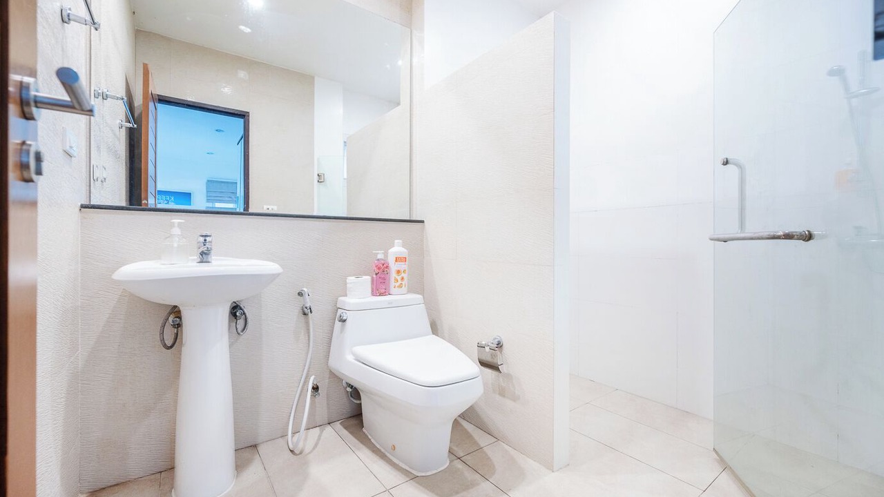Photo of Bathroom in Pong