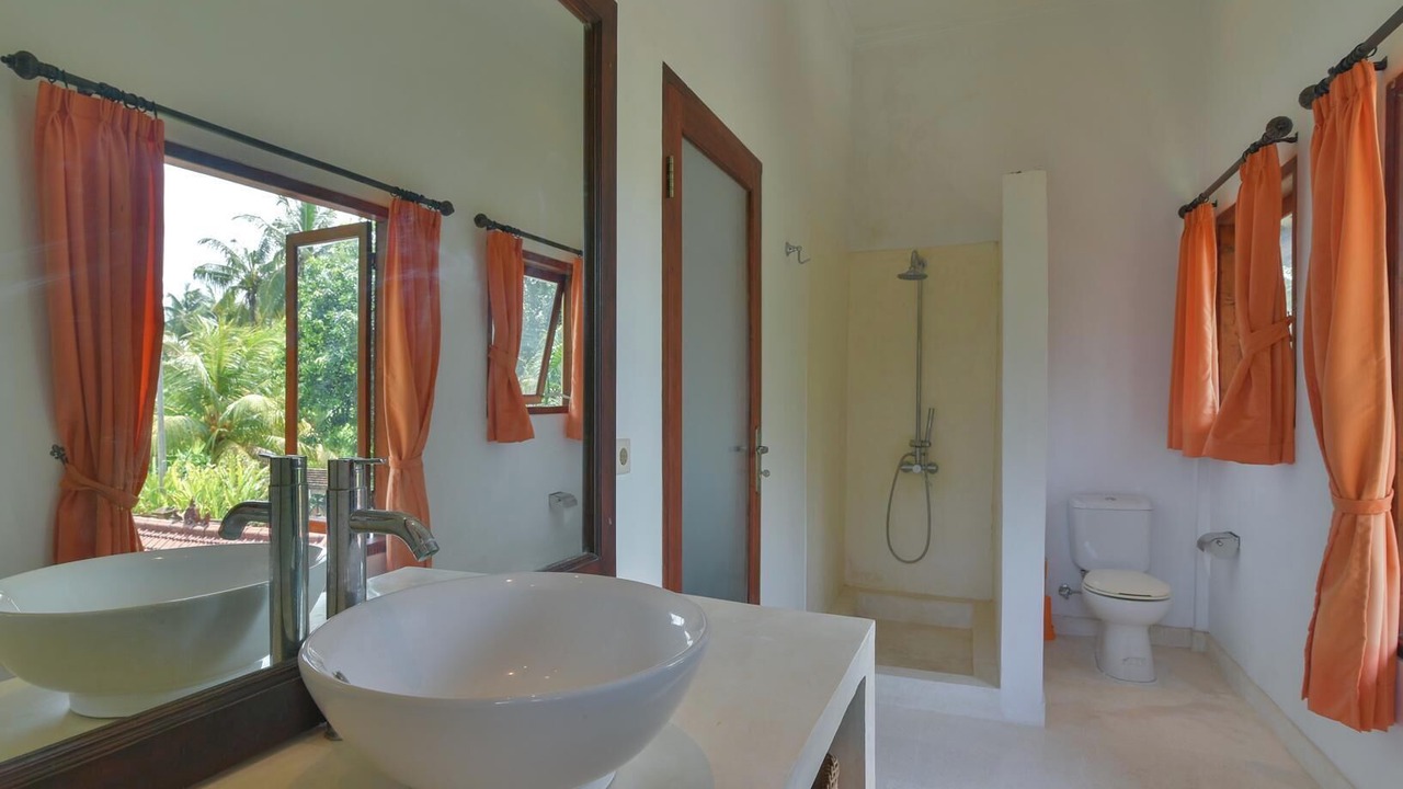 Photo of Bathroom in Kubutambahan