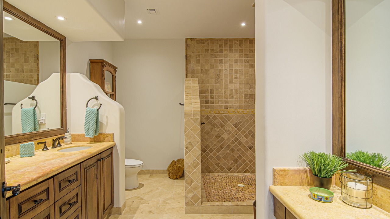Photo of Bathroom in Buzzards