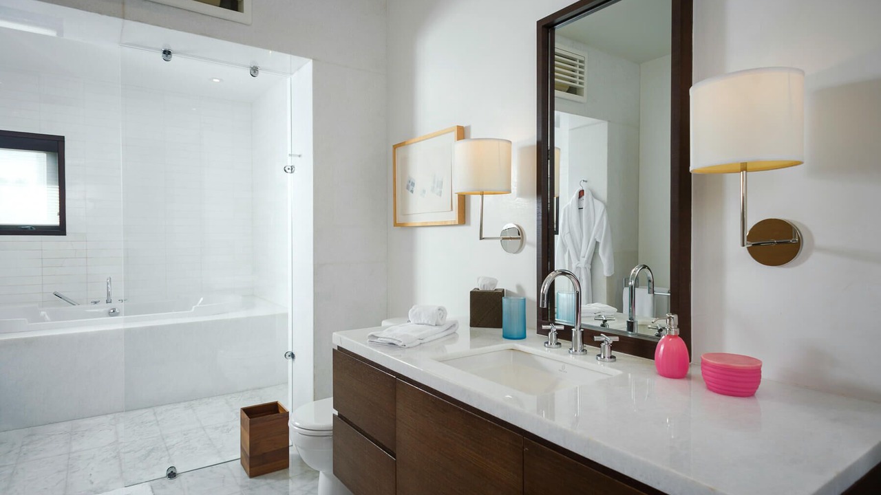 Photo of Bathroom in Buzzards