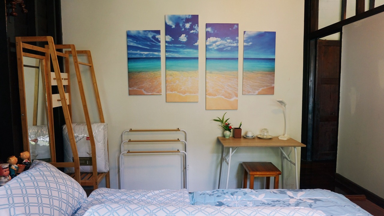 Photo of Bedroom in Samsen Nai
