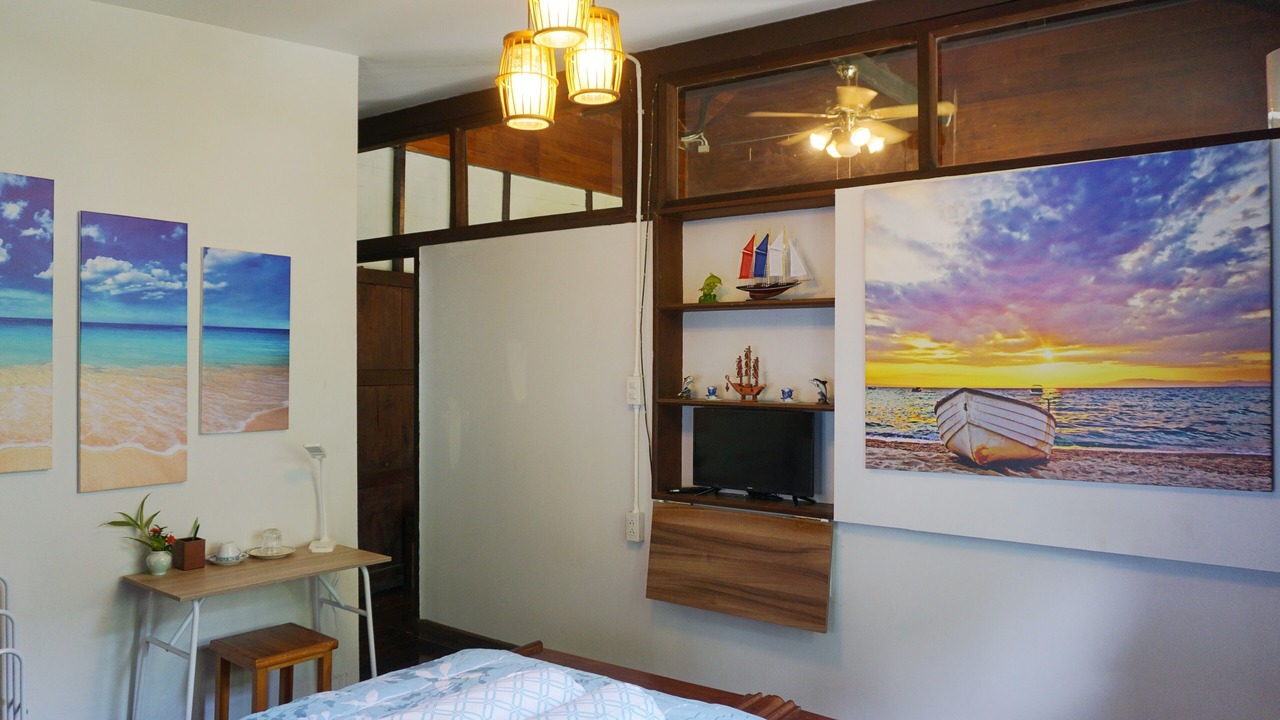 Photo of Bedroom in Samsen Nai