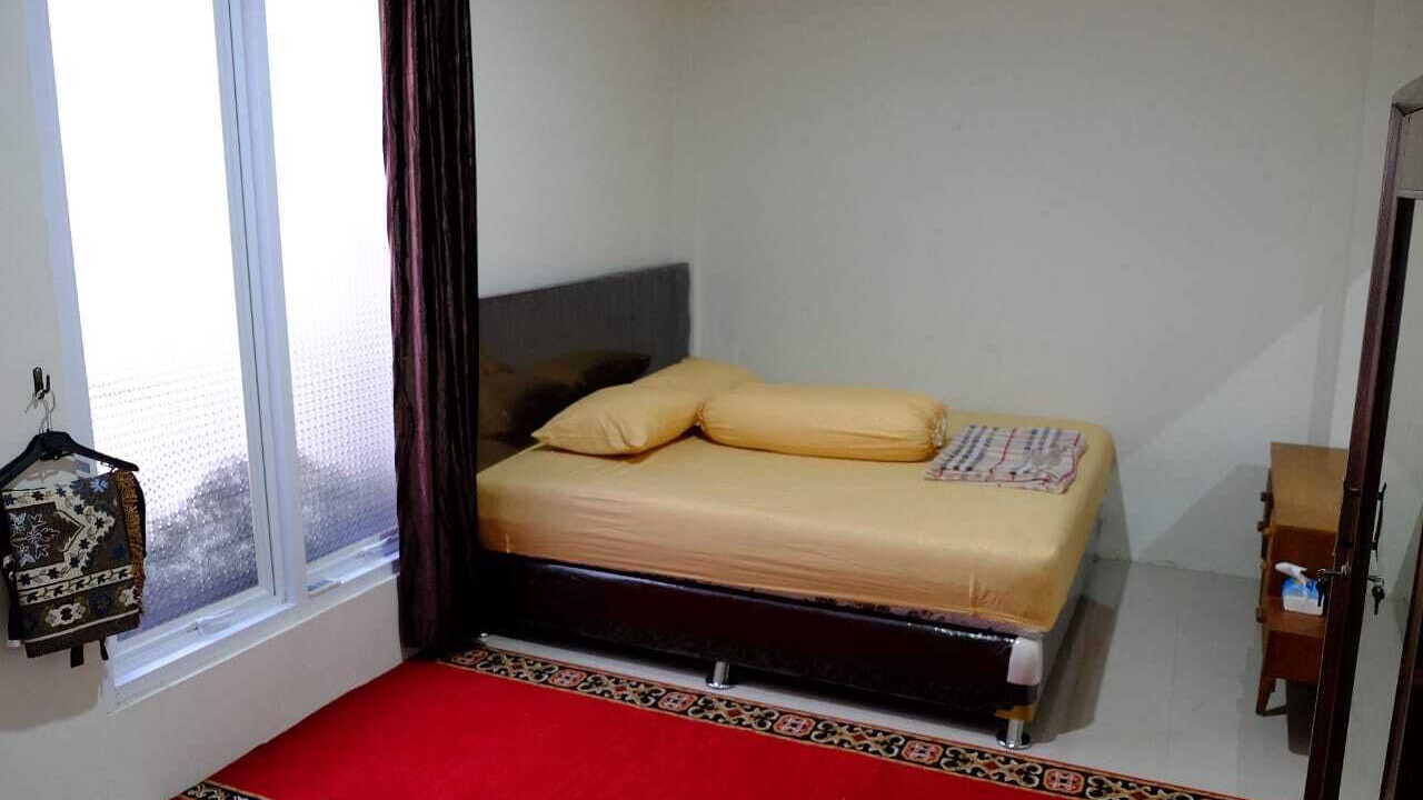 Photo of Bedroom in Wirobrajan