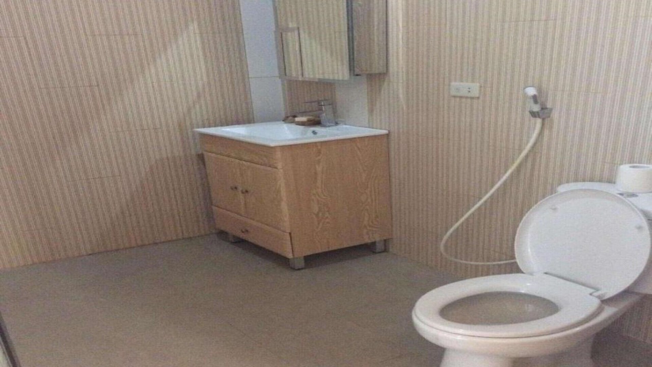 Photo of Bathroom in Tuk Tuk