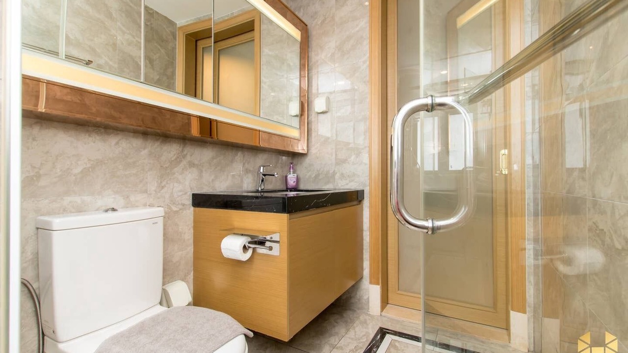 Photo of Bathroom in Central District
