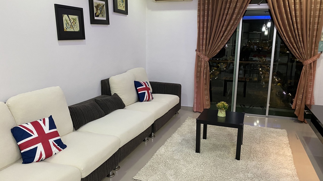 Photo of Livingroom in Taman Mount Austin