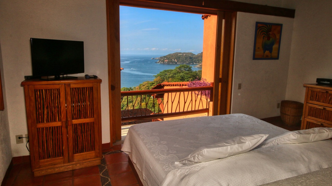 Photo of Bedroom in Zihuatanejo