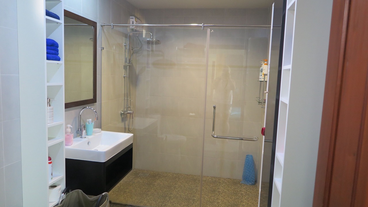 Photo of Bathroom in Kram