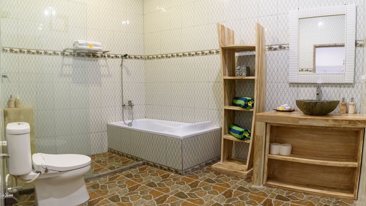 Photo of Bathroom in Petitenget