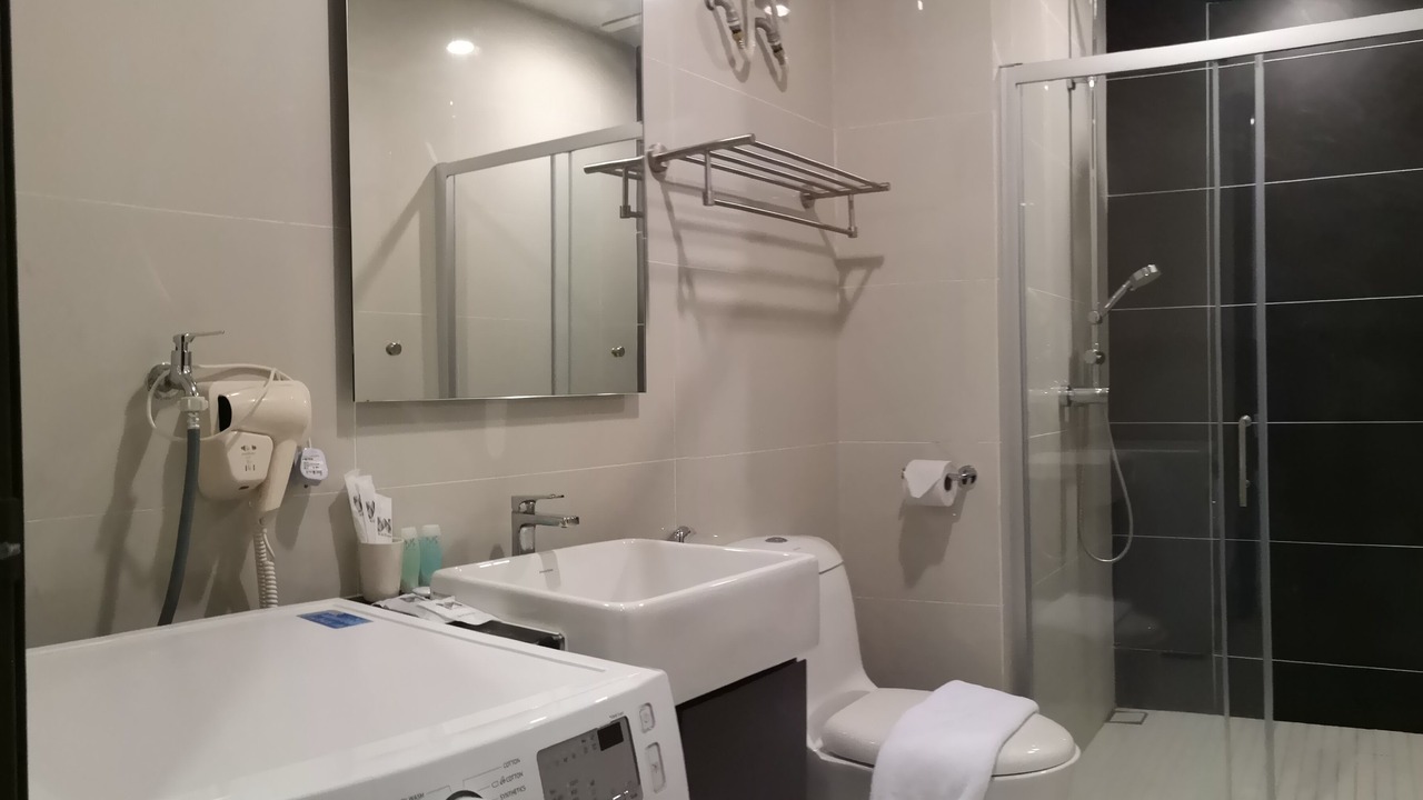 Photo of Bathroom in Central District