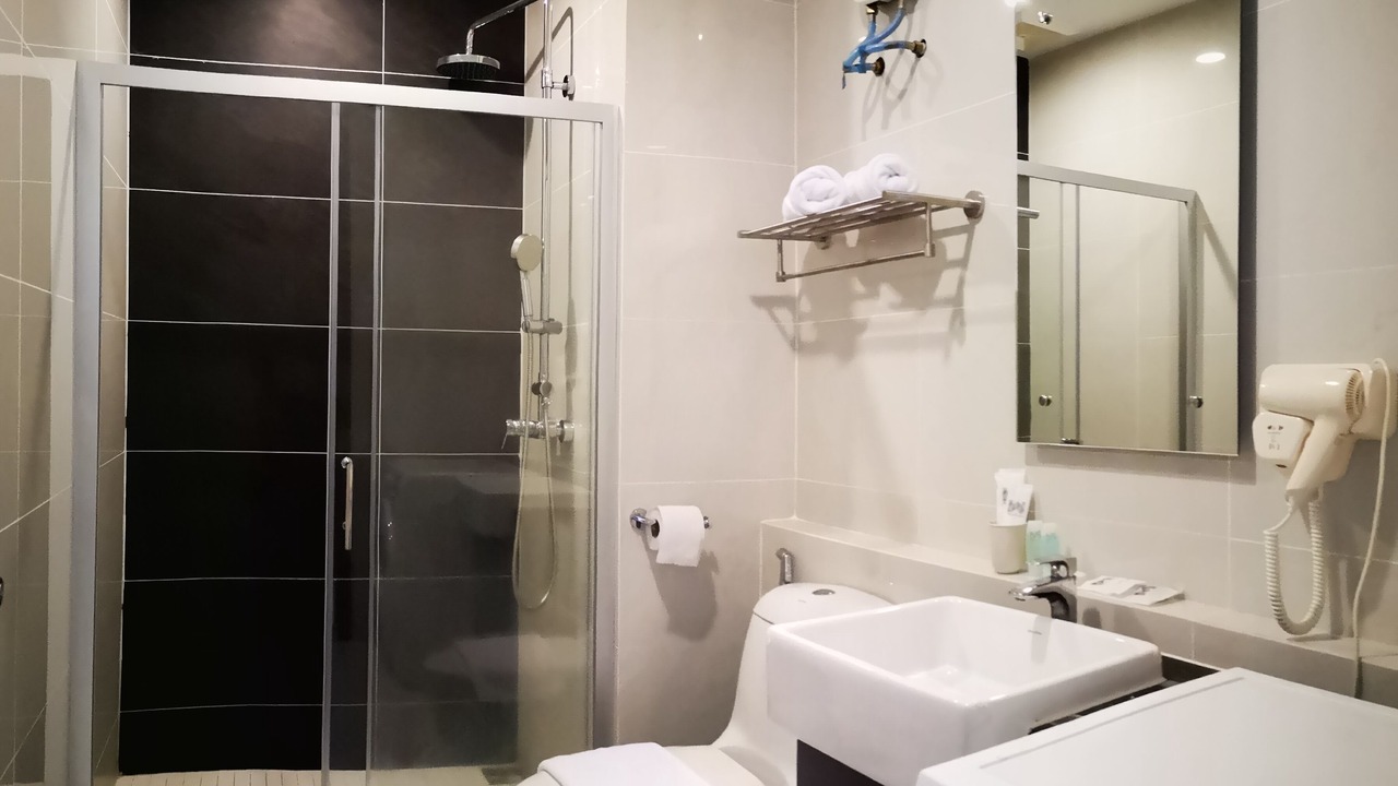 Photo of Bathroom in Central District