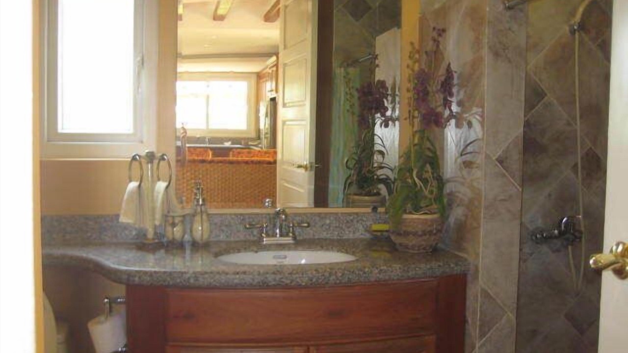 Photo of Bathroom in Tay Ho