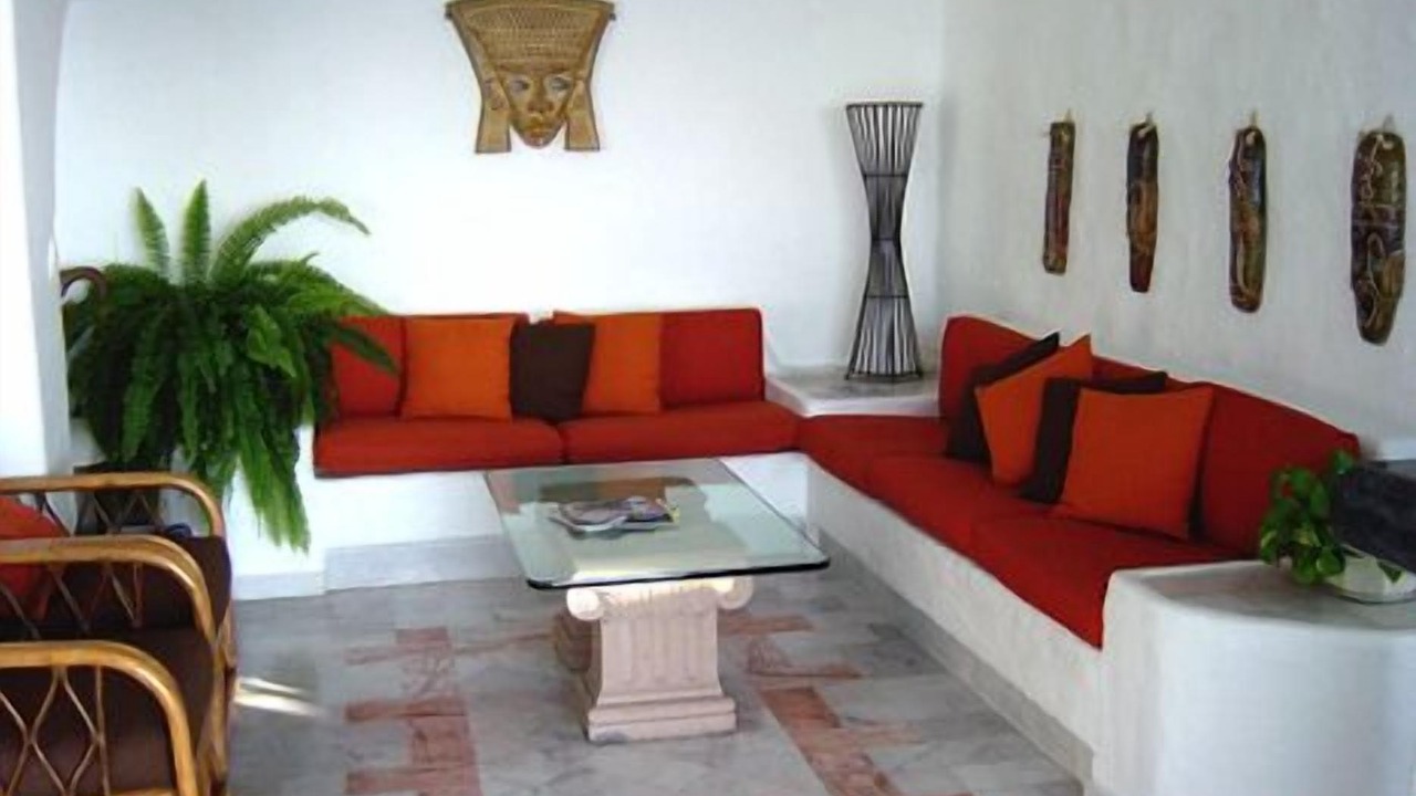 Photo of Livingroom in South Shore Hotel Area
