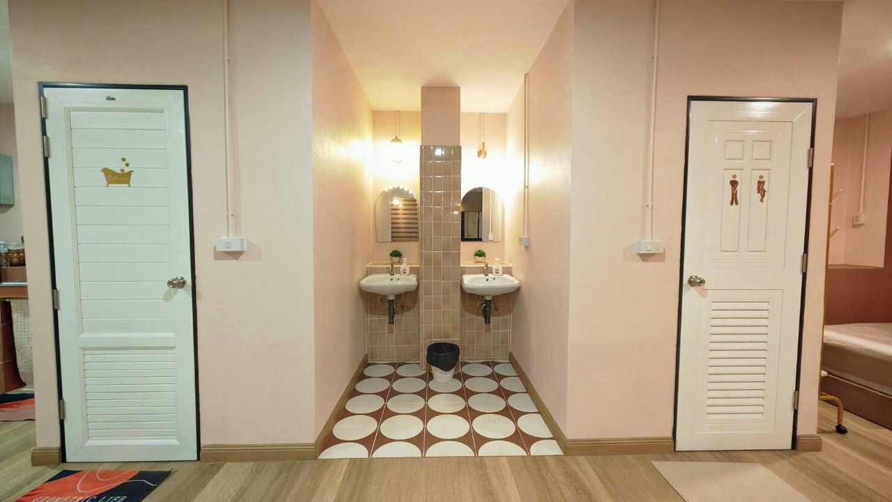 Photo of Bathroom in Pom Prap