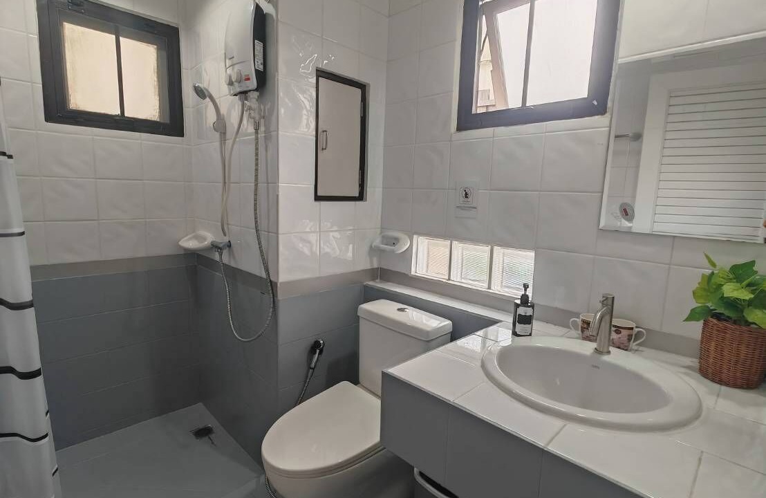 Photo of Bathroom in Pom Prap