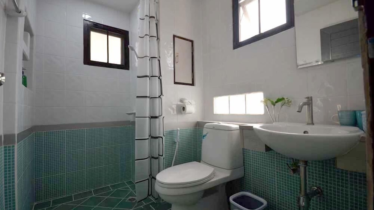 Photo of Bathroom in Pom Prap