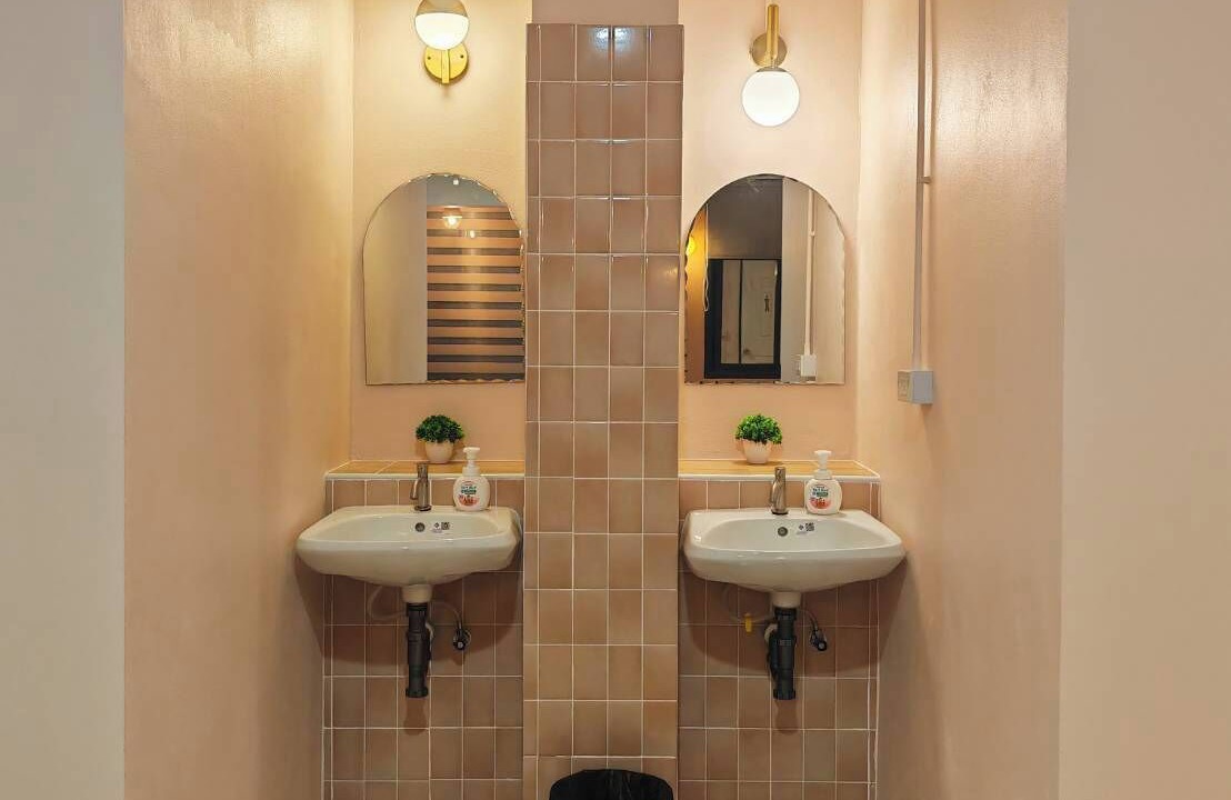 Photo of Bathroom in Pom Prap