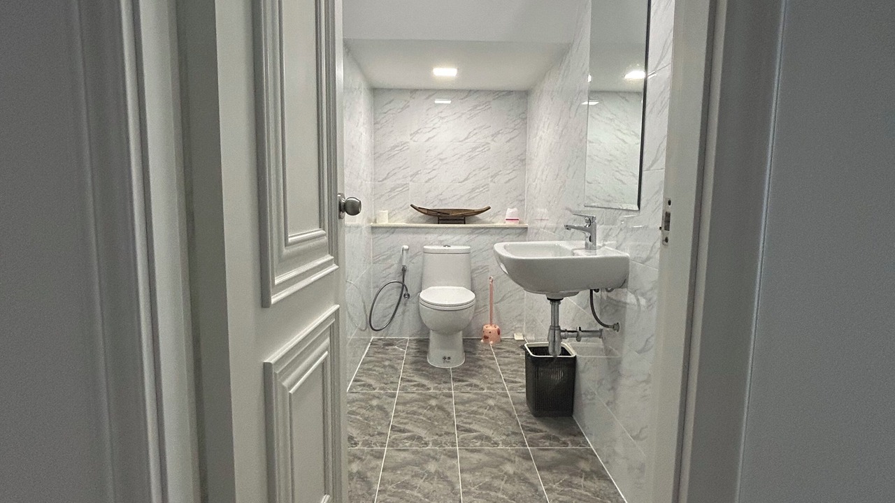 Photo of Bathroom in Sangkat Bak Khaeng