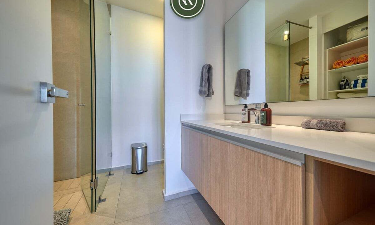 Photo of Bathroom in Flamingos
