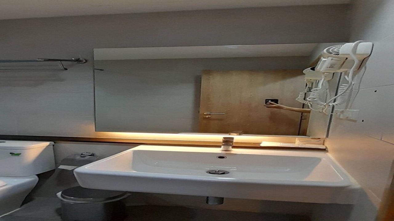 Photo of Bathroom in Thanon Phaya Thai