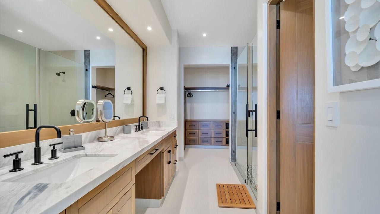 Photo of Bathroom in Buzzards