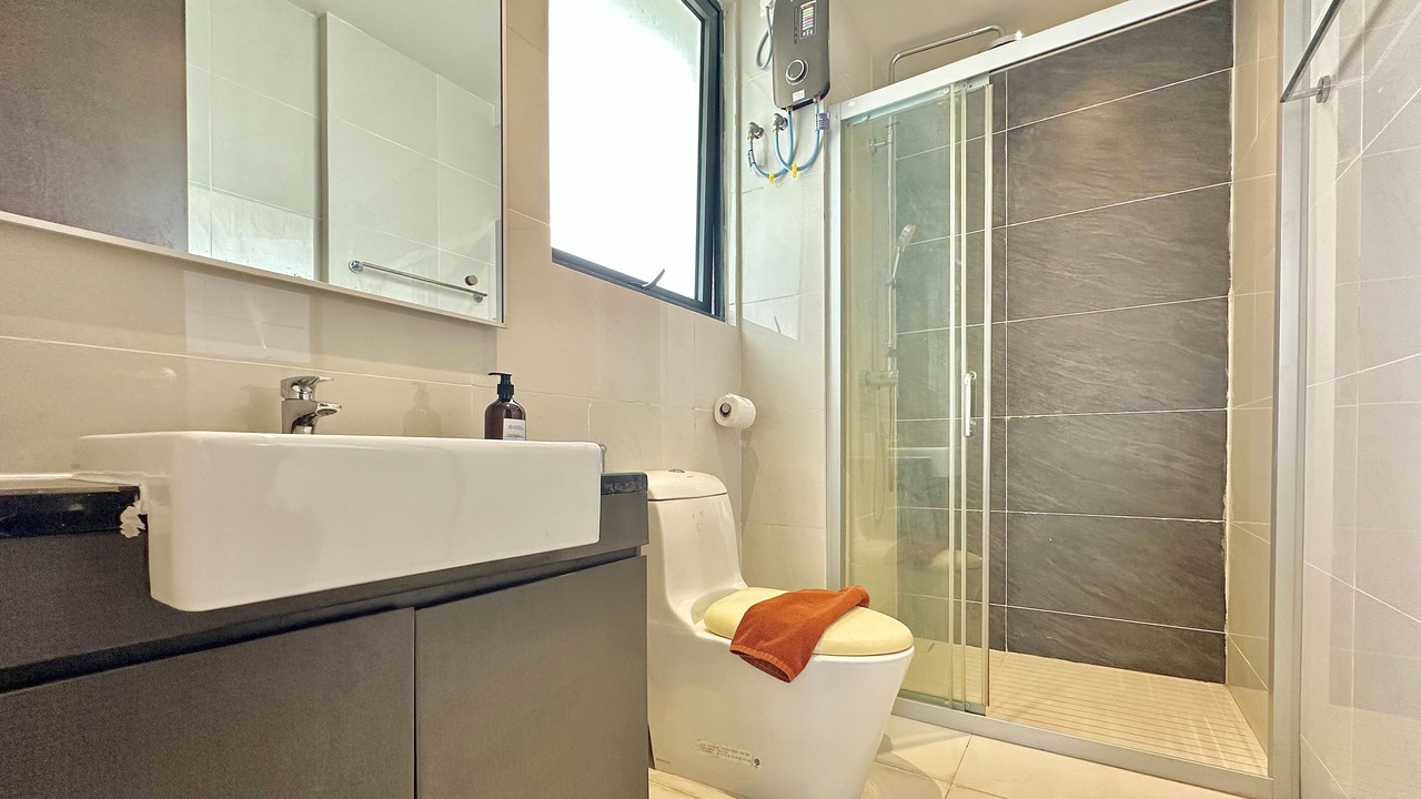 Photo of Bathroom in Central District