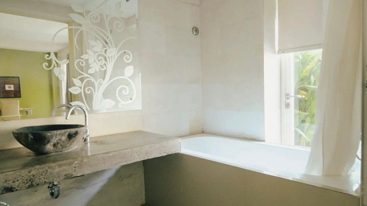 Photo of Bathroom in Mumbul