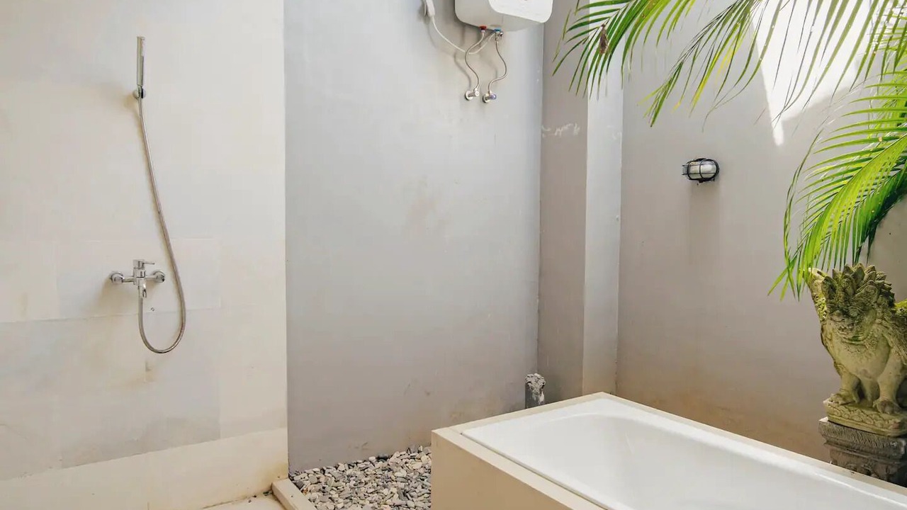 Photo of Bathroom in Mumbul