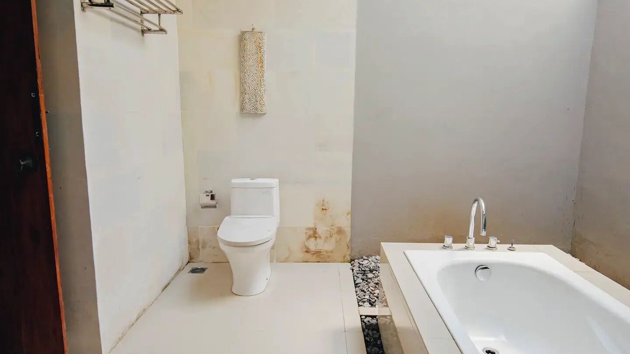 Photo of Bathroom in Mumbul