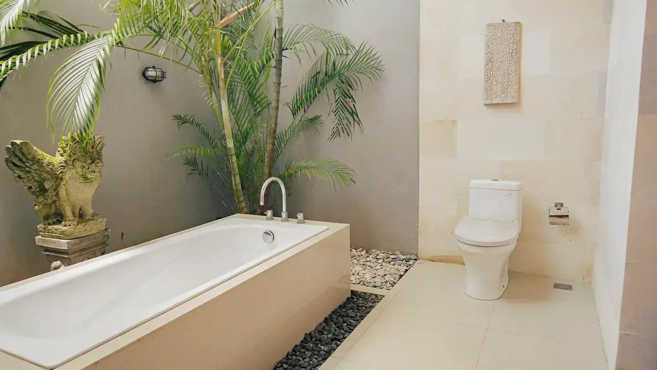 Photo of Bathroom in Mumbul
