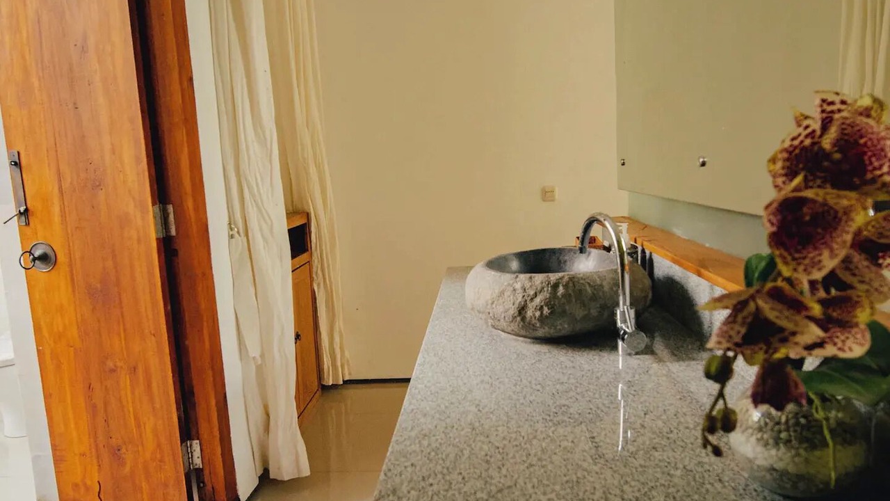 Photo of Bathroom in Mumbul