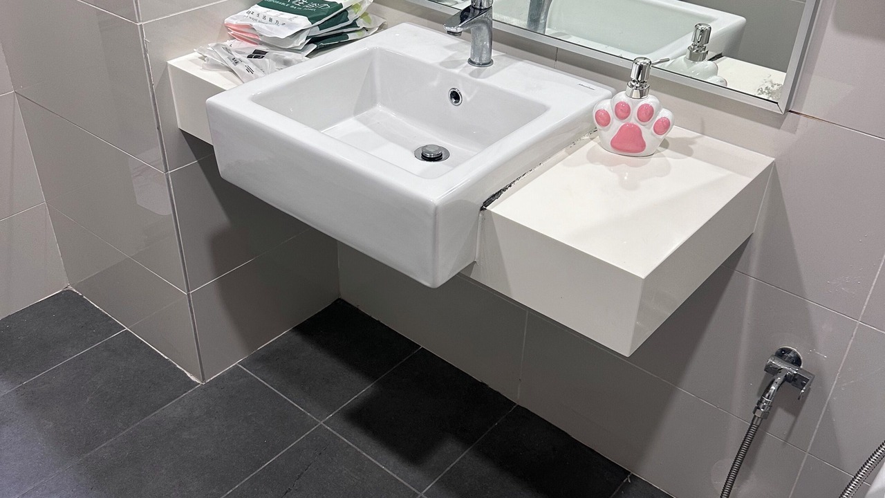 Photo of Bathroom in Central District