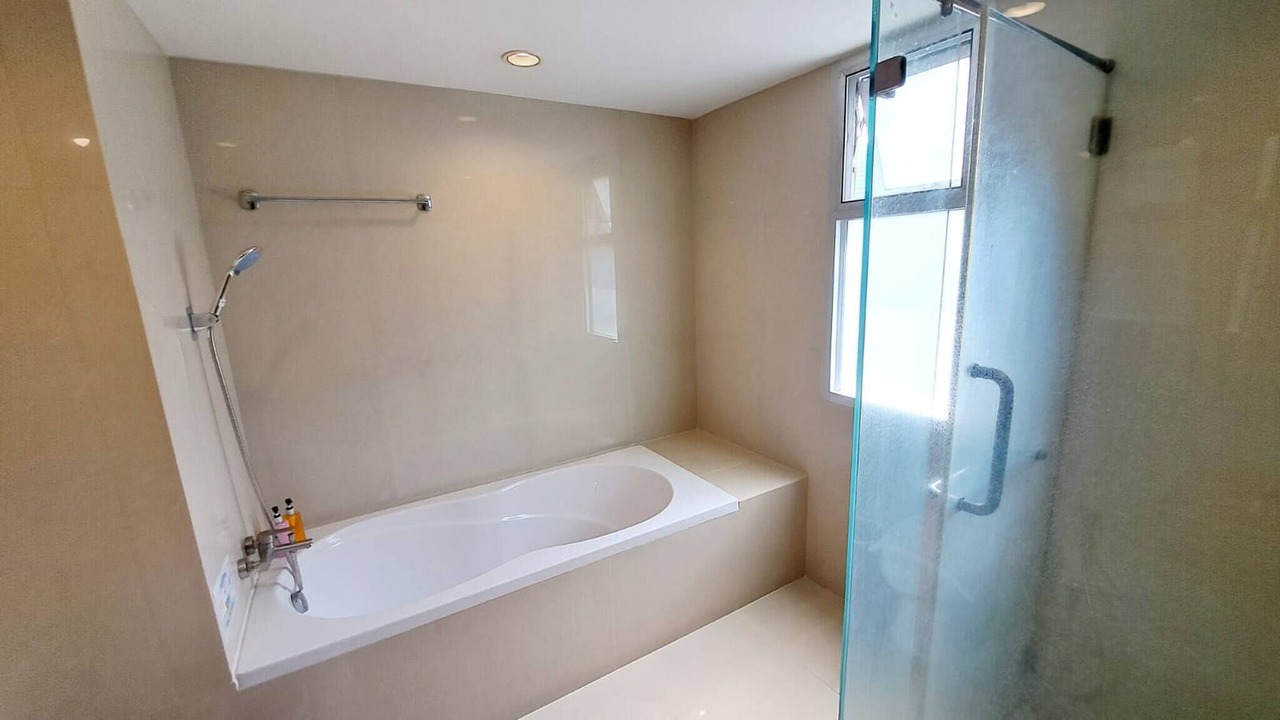Photo of Bathroom in Khlong Toei Nuea