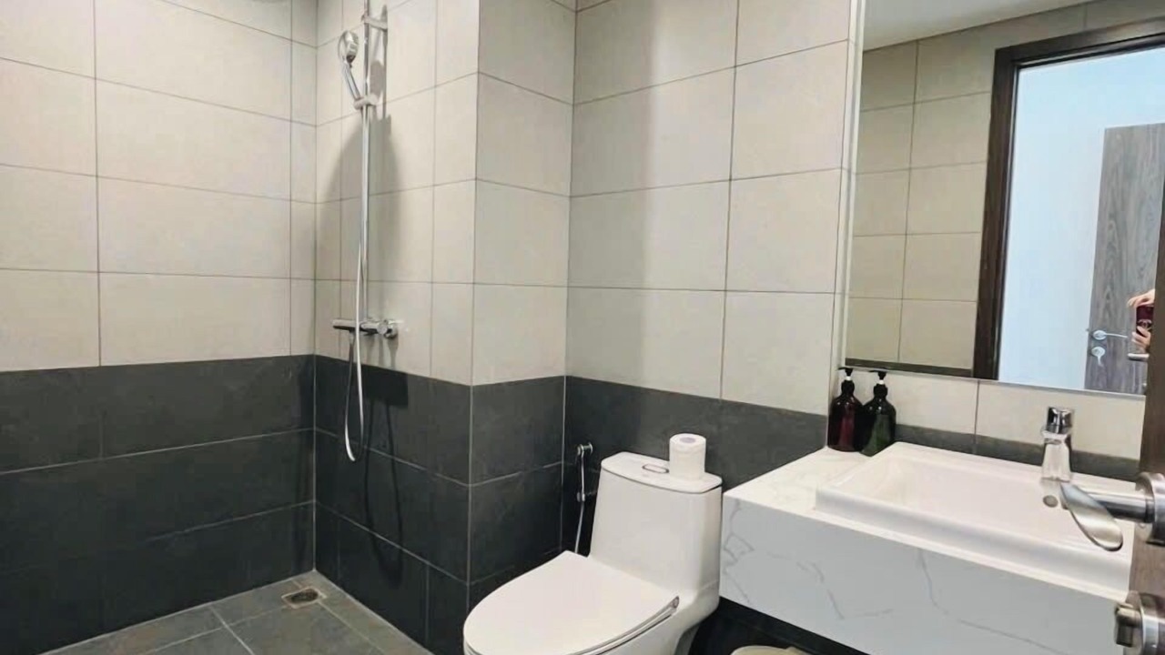 Photo of Bathroom in District 9