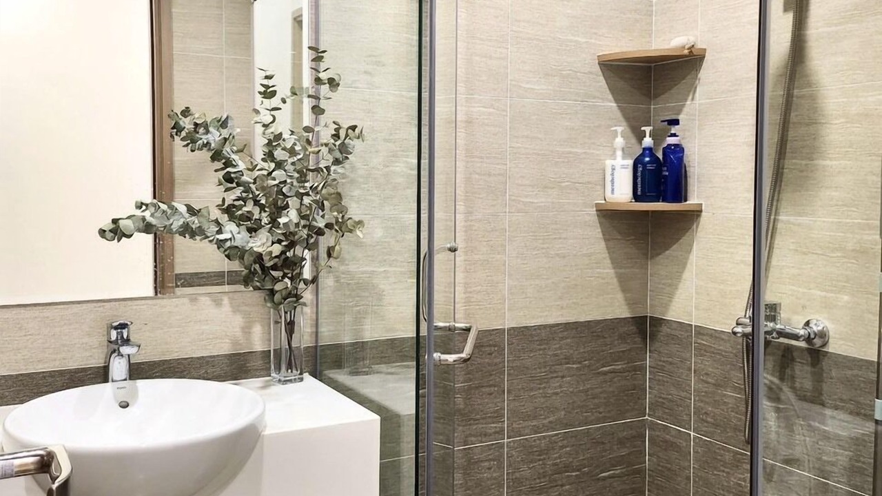 Photo of Bathroom in District 9