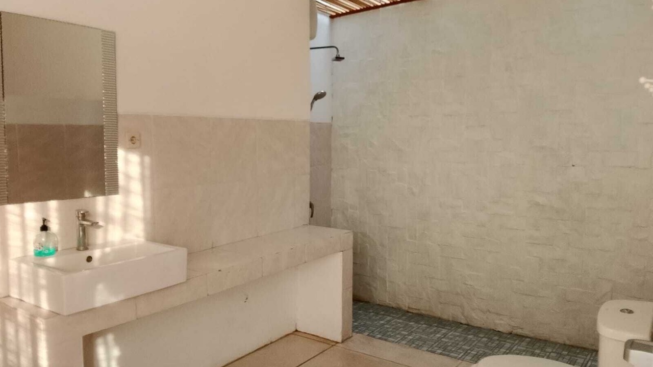 Photo of Bathroom in Kalibukbuk