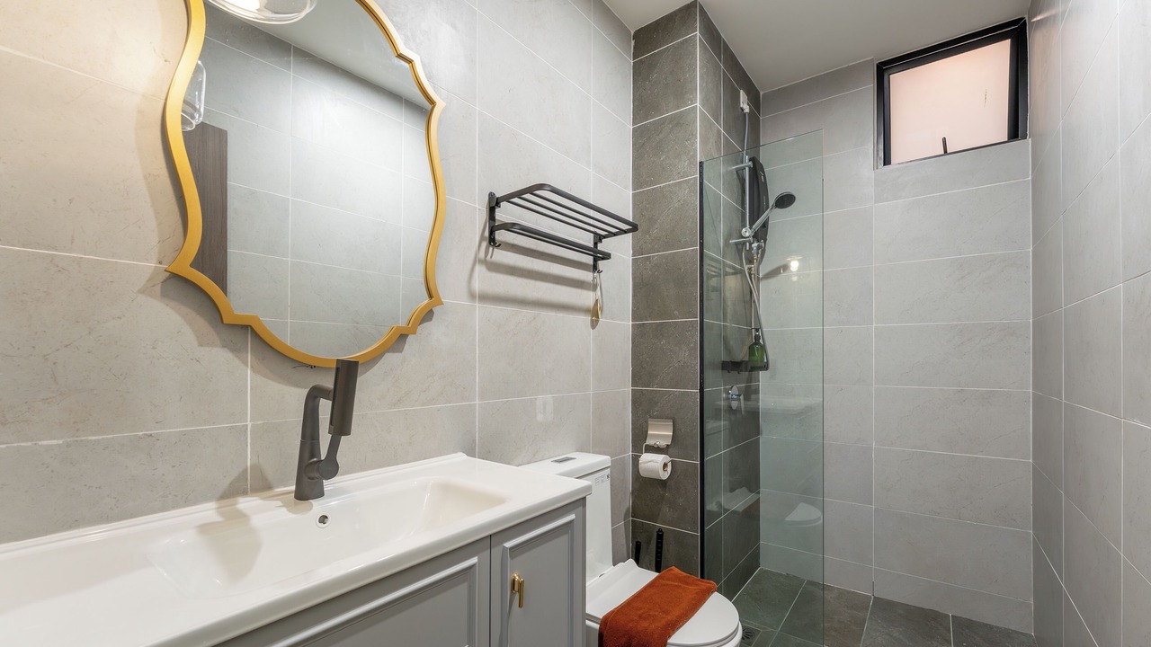 Photo of Bathroom in Central District