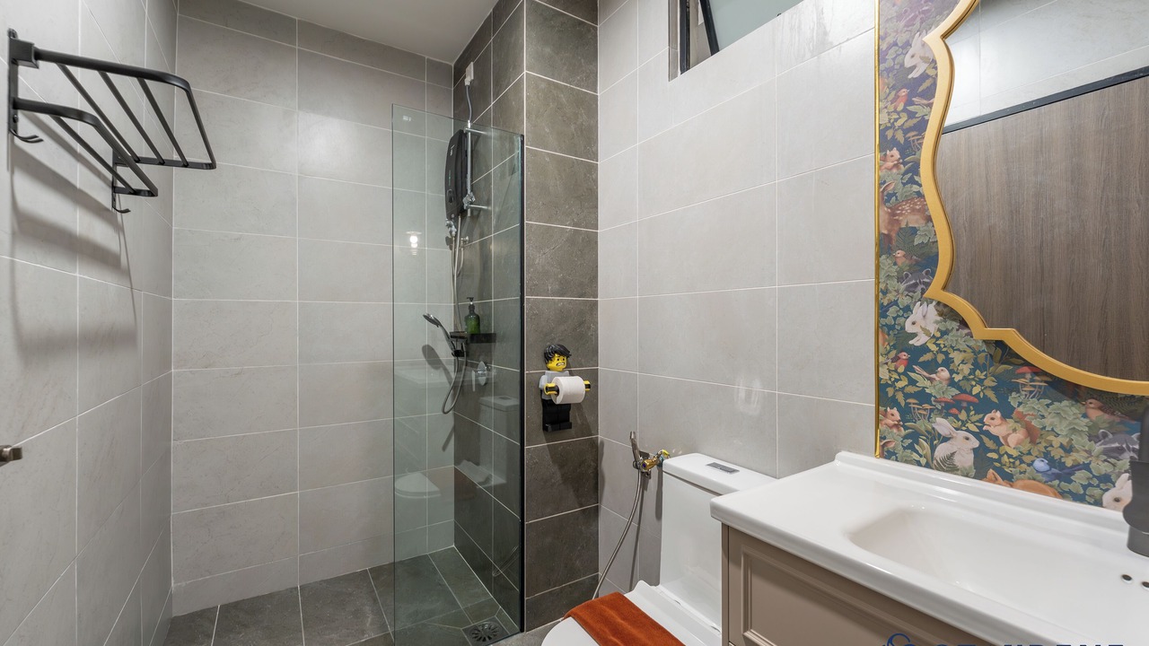 Photo of Bathroom in Central District