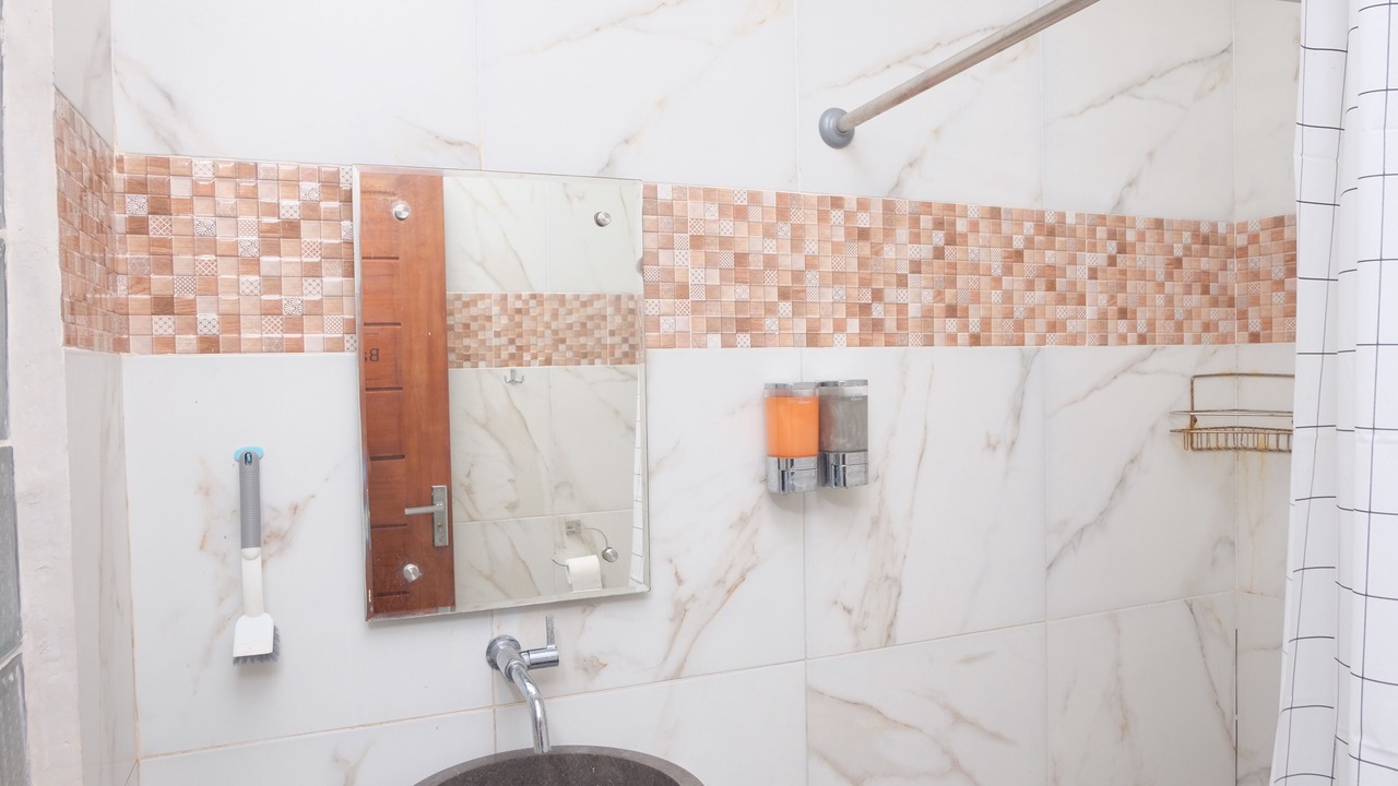 Photo of Bathroom in Tahunan