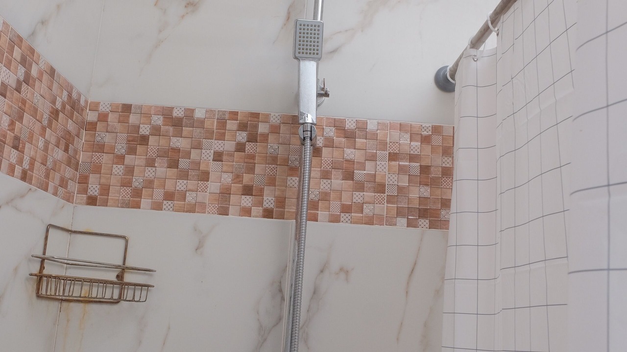 Photo of Bathroom in Tahunan