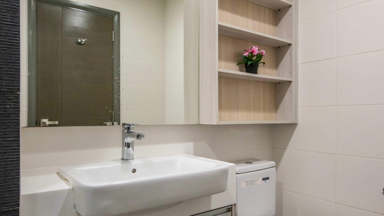 Photo of Bathroom in Central District