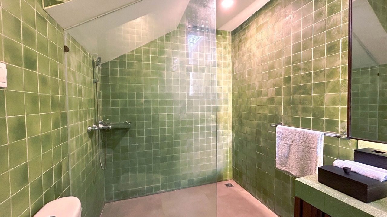 Photo of Bathroom in Sunset Road