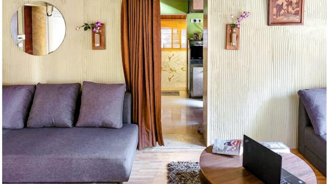 Photo of Livingroom in Pali Hill