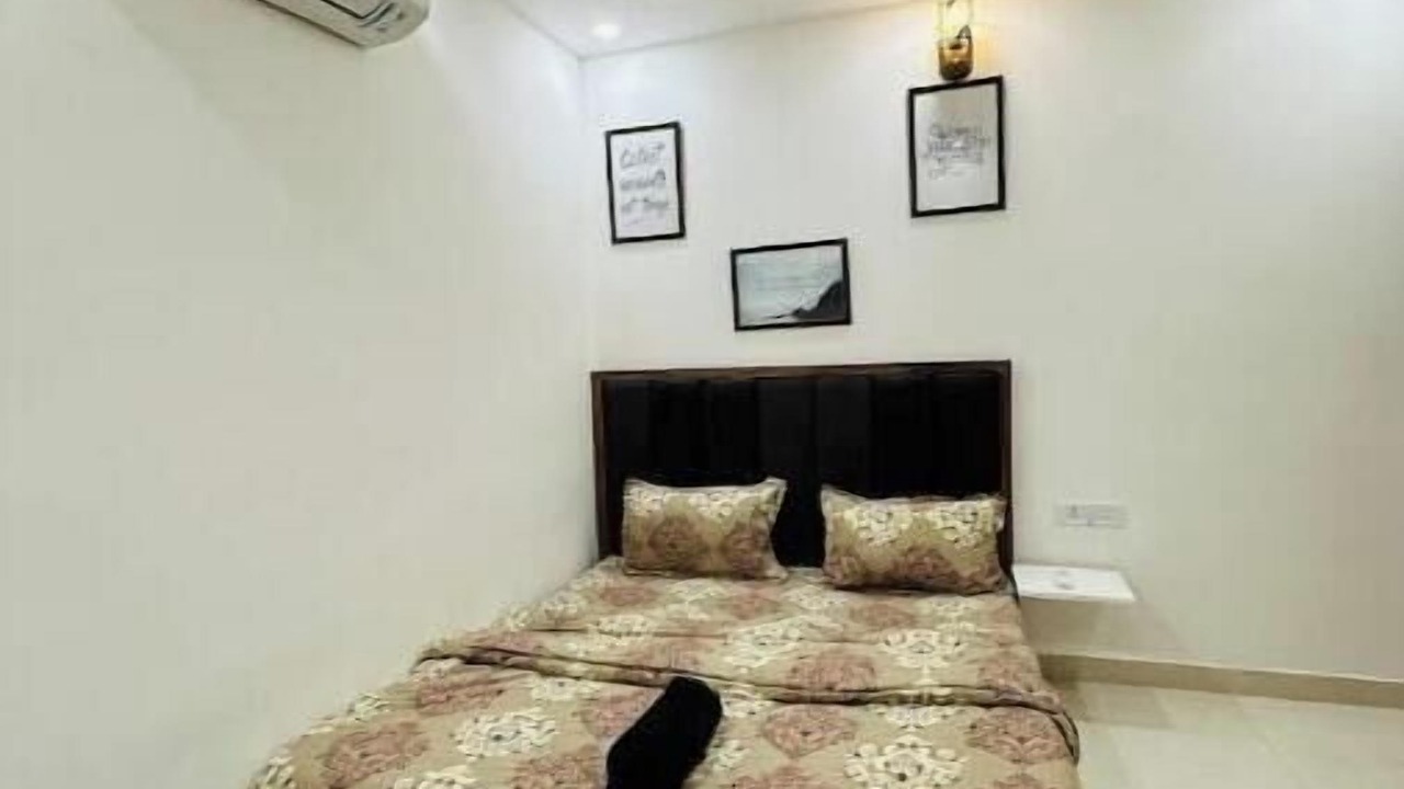 Photo of Bedroom in Delhi Cantonment
